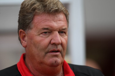 11.08.10 .. Wales v Luxembourg, .Friendly International, Llanelli -  Wales manager John Toshack       