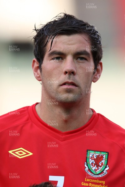 11.08.10 .. Wales v Luxembourg, .Friendly International, Llanelli -  Wales' Joe Ledley         