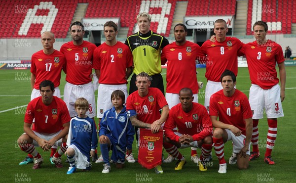11.08.10 .. Wales v Luxembourg, .Friendly International, Llanelli -  The Wales team prior to the match 