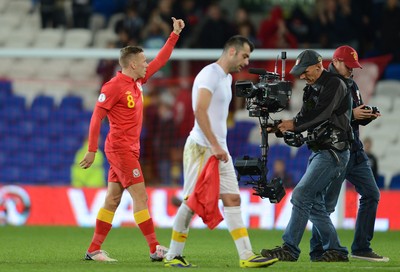 111013 - Wales v Macedonia - FIFA 2014 World Cup Qualifier - Craig Bellamy of Wales waves to the crowd at the end of the game