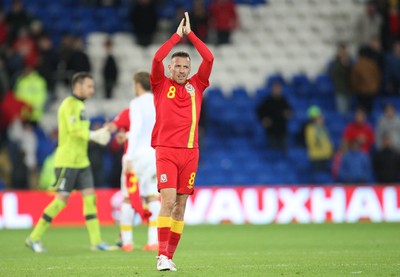 11013 - Wales v Macedonia, World Cup 2014 Qualifying - Wales' Craig Bellamy applauds the crowd at the end of his final home match for Wales(c) Huw Evans Picture Agency, Cardiff