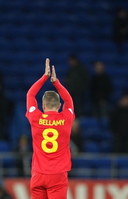 11013 - Wales v Macedonia, World Cup 2014 Qualifying - Wales' Craig Bellamy applauds the crowd at the end of his final home match for Wales(c) Huw Evans Picture Agency, Cardiff