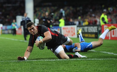 26.09.11 - Wales v Namibia - Rugby World Cup 2011 - Scott Williams of Wales dives in to score try. 