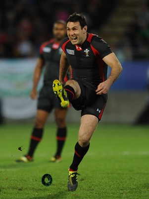 26.09.11 - Wales v Namibia - Rugby World Cup 2011 - Stephen Jones of Wales kicks at goal. 