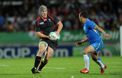 26.09.11 - Wales v Namibia - Rugby World Cup 2011 - Jonathan Davies of Wales gets into space. 