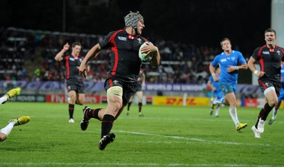 26.09.11 - Wales v Namibia - Rugby World Cup 2011 - Jonathan Davies of Wales runs in to score try. 