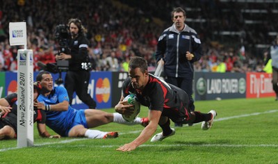 26.09.11 - Wales v Namibia - Rugby World Cup 2011 - Lee Byrne of Wales scores try. 