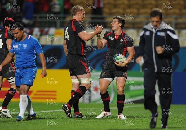 26.09.11 - Wales v Namibia - Rugby World Cup 2011 - Scott Williams of Wales celebrates his third try with Bradley Davies. 