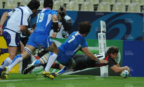 26.09.11 - Wales v Namibia - Rugby World Cup 2011 - Lloyd Williams of Wales scores try. 