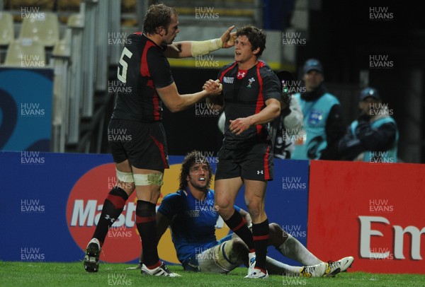 26.09.11 - Wales v Namibia - Rugby World Cup 2011 - Lloyd Williams of Wales celebrates his try with Alun Wyn Jones. 