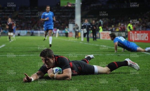 26.09.11 - Wales v Namibia - Rugby World Cup 2011 - Scott Williams of Wales dives in to score try. 