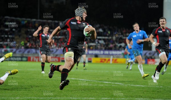 26.09.11 - Wales v Namibia - Rugby World Cup 2011 - Jonathan Davies of Wales runs in to score try. 