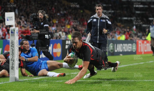 26.09.11 - Wales v Namibia - Rugby World Cup 2011 - Lee Byrne of Wales scores try. 