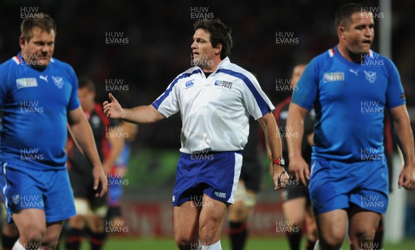 26.09.11 - Wales v Namibia - Rugby World Cup 2011 - Referee Steve Walsh. 