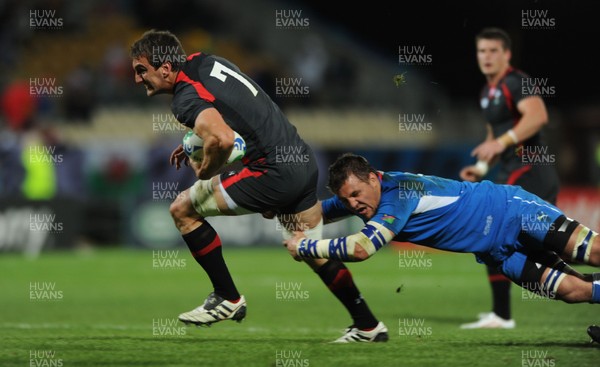 26.09.11 - Wales v Namibia - Rugby World Cup 2011 - Sam Warburton of Wales gets through. 