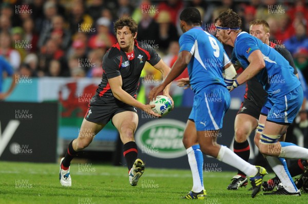 26.09.11 - Wales v Namibia - Rugby World Cup 2011 - Lloyd Williams of Wales looks for support. 