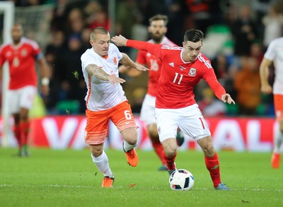 131115 - Wales v Netherlands, Vauxhall International Friendly - Tom Lawrence of Wales gets away from Jordy Clasie of Netherlands