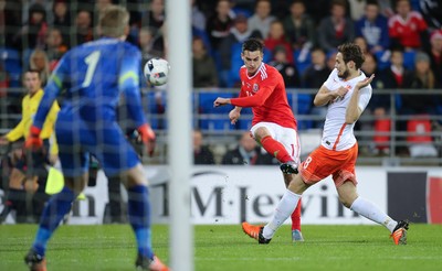 131115 - Wales v Netherlands, Vauxhall International Friendly - Tom Lawrence of Wales takes on Daley Blind of Netherlands