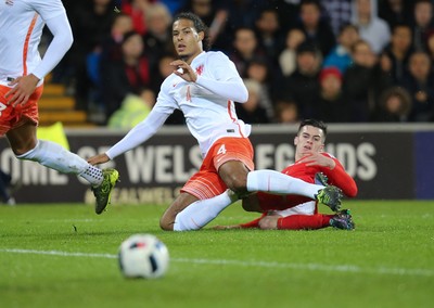 131115 - Wales v Netherlands, Vauxhall International Friendly - Tom Lawrence of Wales gets a shot past Virgil van Dijk of Netherlands