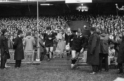 021272 - Wales v New Zealand - Ian Kirkpatrick leads the All Blacks out