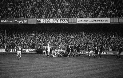 021272 - Wales v New Zealand - All Blacks Keith Murdoch (3) scores try