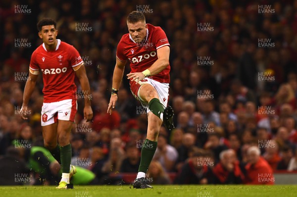 051122 - Wales v New Zealand - Autumn Nations Series - Gareth Anscombe of Wales kicks at goal