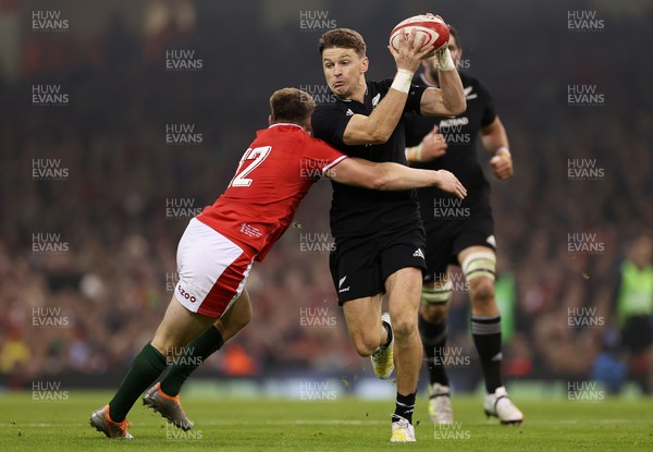 051122 - Wales v New Zealand - Autumn International Series - Beauden Barrett of New Zealand is tackled by Nick Tompkins of Wales