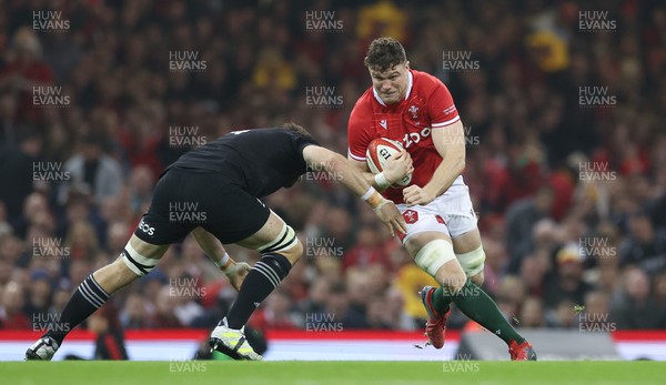 051122 - Wales v New Zealand, Autumn Nations Series - Will Rowlands of Wales takes on Samuel Whitelock of New Zealand