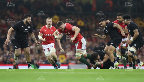 051122 - Wales v New Zealand, Autumn Nations Series - Will Rowlands of Wales takes on Samuel Whitelock of New Zealand