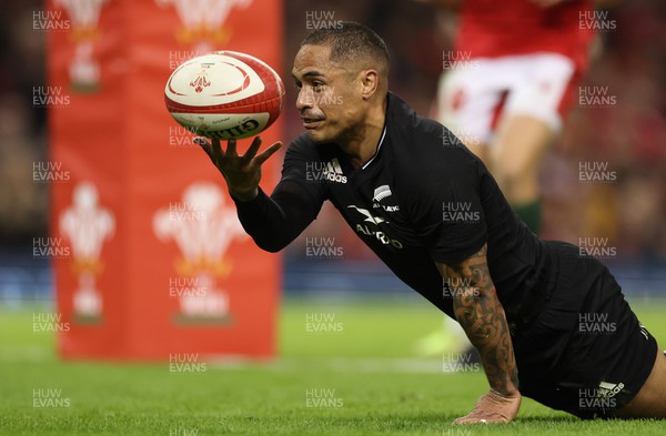 051122 - Wales v New Zealand, Autumn Nations Series - Aaron Smith of New Zealand celebrates after he dives in to score try