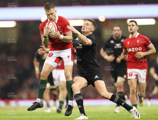 051122 - Wales v New Zealand, Autumn Nations Series - Gareth Anscombe of Wales is held by Jordie Barrett of New Zealand