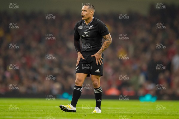 051122 - Wales v New Zealand - Autumn Nations Series - Aaron Smith of New Zealand 