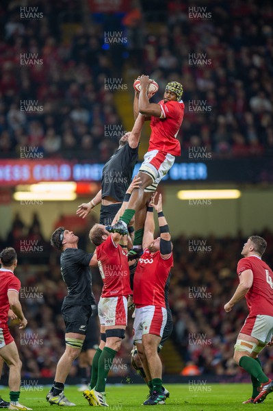 051122 - Wales v New Zealand - Autumn Nations Series - Christ Tshiunza of Wales 