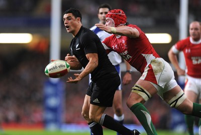 07.11.09 - Wales v New Zealand - Invesco Perpetual Series 2009 - Dan Carter of New Zealand is tackled by Alun Wyn Jones of Wales. 