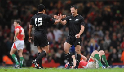 07.11.09 - Wales v New Zealand - Invesco Perpetual Series 2009 - Dan Carter of New Zealand celebrates with Mils Muliaina at the final whistle. 