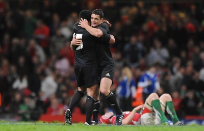 07.11.09 - Wales v New Zealand - Invesco Perpetual Series 2009 - Dan Carter of New Zealand celebrates with Mils Muliaina at the final whistle. 