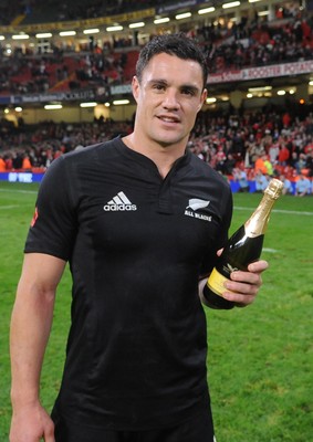 07.11.09 - Wales v New Zealand - Invesco Perpetual Series 2009 - Dan Carter of New Zealand with his man of the match award. 