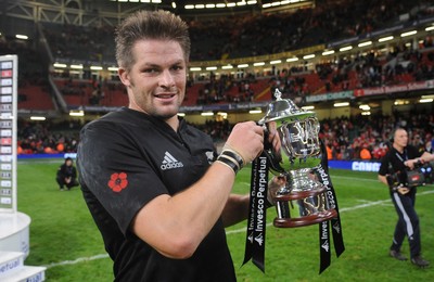 07.11.09 - Wales v New Zealand - Invesco Perpetual Series 2009 - Richie McCaw of New Zealand with the winners trophy. 