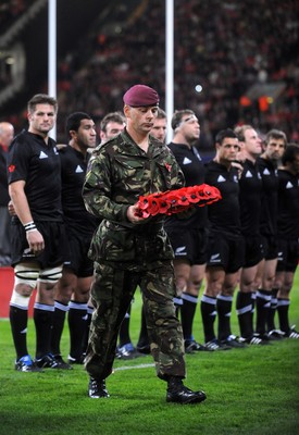 07.11.09 - Wales v New Zealand - Invesco Perpetual Series 2009 - All Blacks hand over a poppy wreath. 