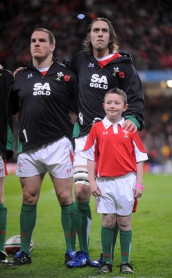07.11.09 - Wales v New Zealand - Invesco Perpetual Series 2009 - Gethin Jenkins, Ryan Jones and mascot Jack Egan line up for the anthems. 