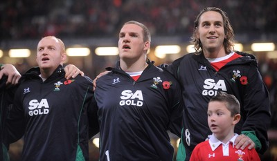 07.11.09 - Wales v New Zealand - Invesco Perpetual Series 2009 - Martyn Williams, Gethin Jenkins, Ryan Jones and mascot Jack Egan line up for the anthems. 
