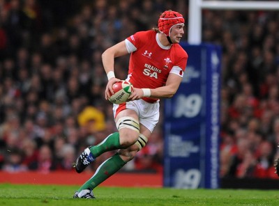 07.11.09 - Wales v New Zealand - Invesco Perpetual Series 2009 - Alun Wyn Jones of Wales. 