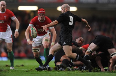 07.11.09 - Wales v New Zealand - Invesco Perpetual Series 2009 - Brendon Leonard of New Zealand. 