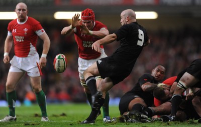 07.11.09 - Wales v New Zealand - Invesco Perpetual Series 2009 - Brendon Leonard of New Zealand. 