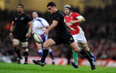 07.11.09 - Wales v New Zealand - Invesco Perpetual Series 2009 - Dan Carter of New Zealand. 