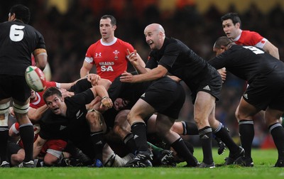 07.11.09 - Wales v New Zealand - Invesco Perpetual Series 2009 - Brendon Leonard of New Zealand. 