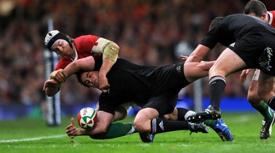 07.11.09 - Wales v New Zealand - Invesco Perpetual Series 2009 - Ryan Jones of Wales holds Zac Guildford of New Zealand. 
