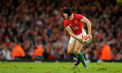 07.11.09 - Wales v New Zealand - Invesco Perpetual Series 2009 - Leigh Halfpenny of Wales. 