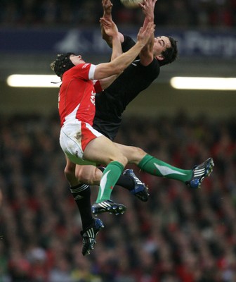 07.11.09  Wales v New Zealand... Wales Leigh Halfpenny and Zac Guildford go for high ball.. 