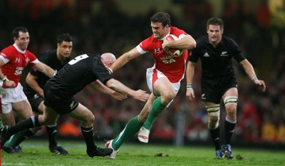 07.11.09  Wales v New Zealand... Wales Jamie Roberts tries to get past Brendon Leonard.. 